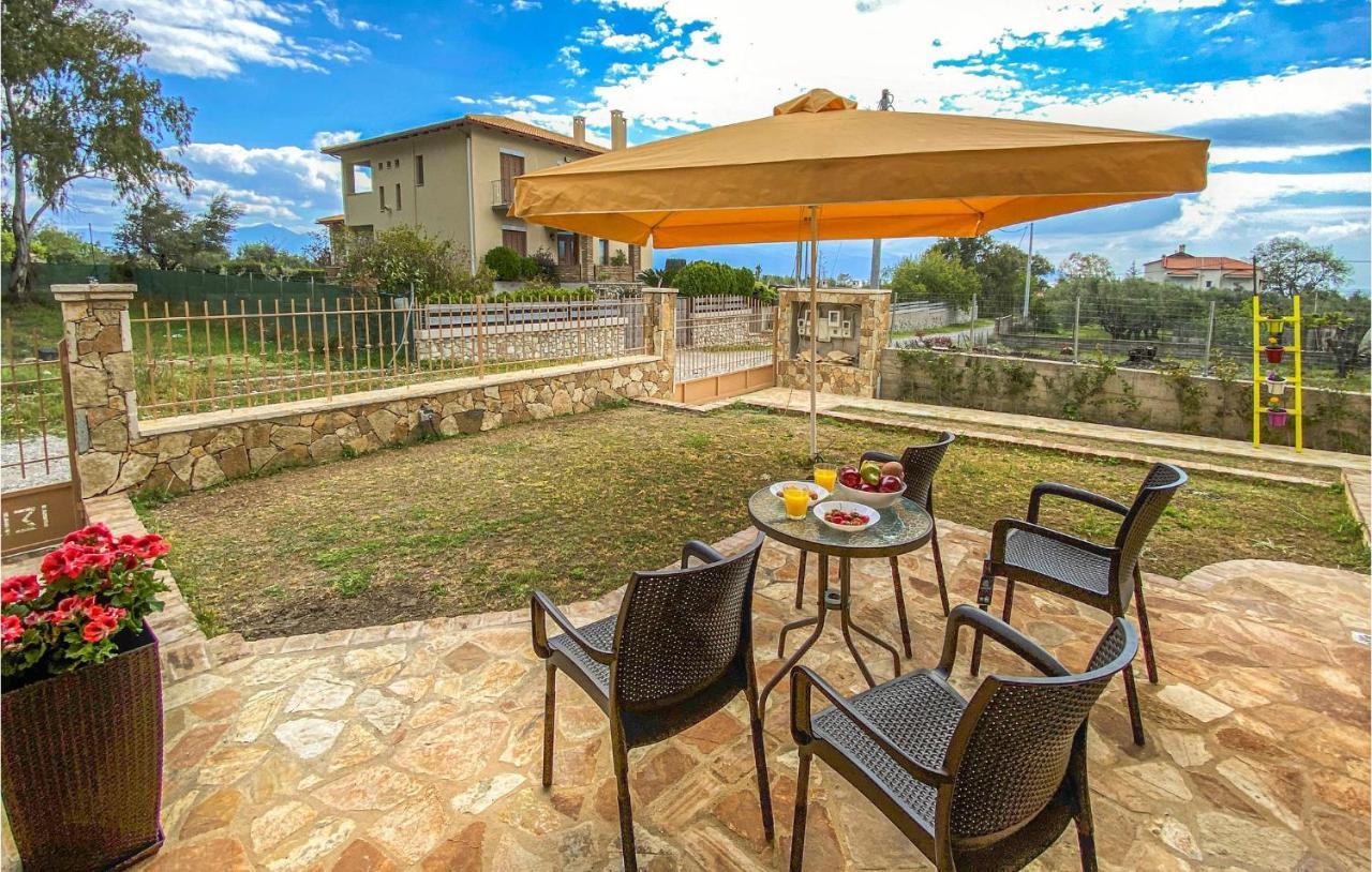 Lovely Apartment In Нафпактос Номер фото